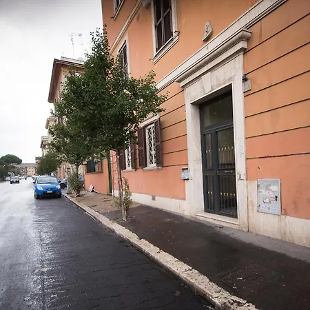 Ad Duas Lauros Bed & Breakfast Rome